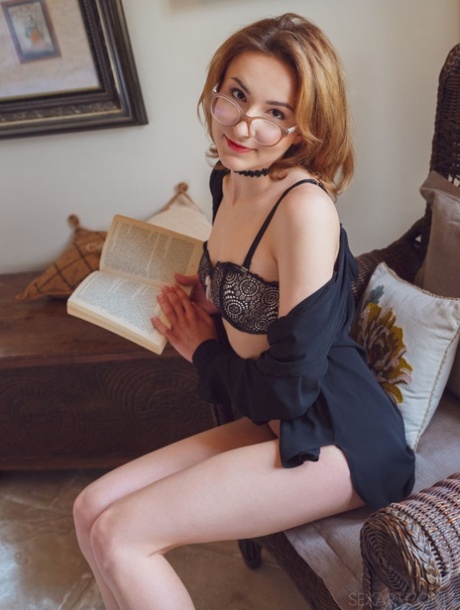 short hair sis sexy photo