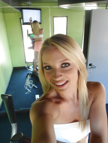 fidelity blonde actress beautiful xxx pics