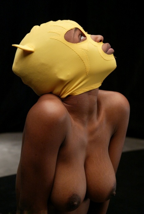 Yellow Kitty model xxx pictures