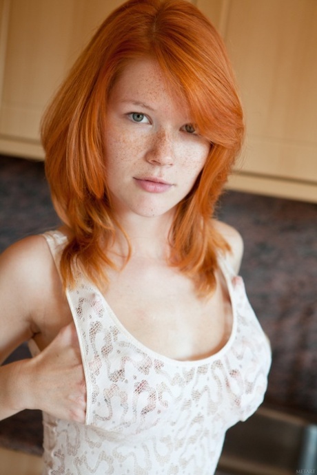 naked ginger girl top img