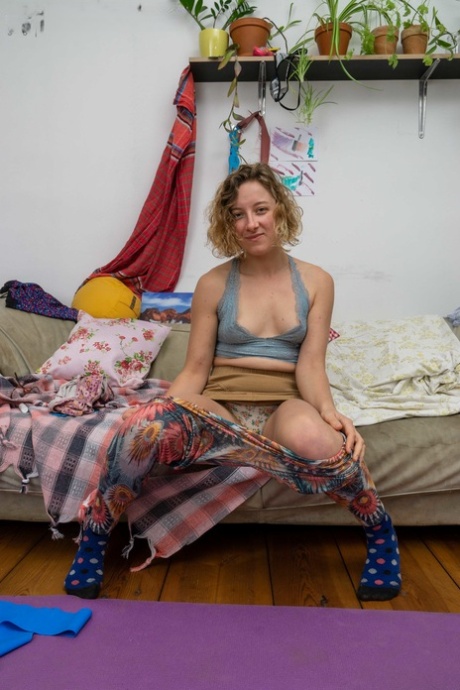 short hair blonde vr sexy naked image